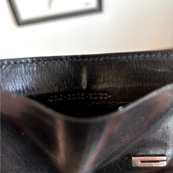 GUCCI
Vintage Leather Card Holder - Picture 4 of 6